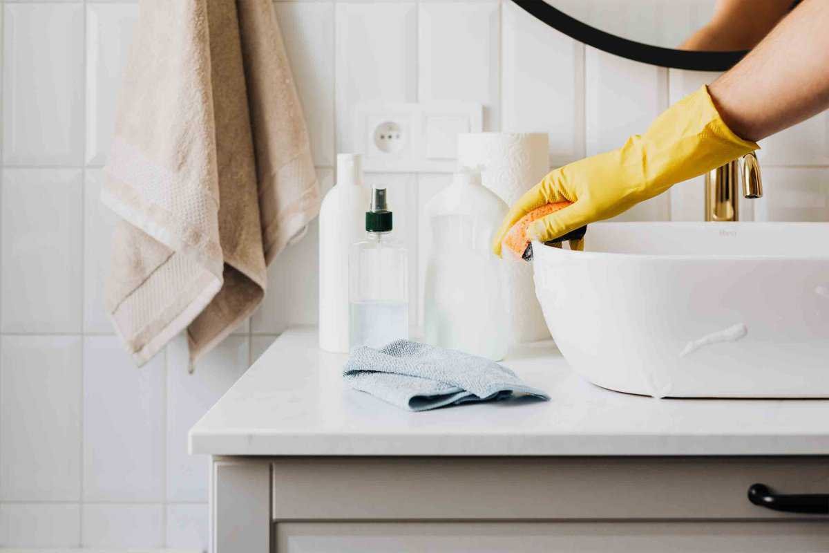 clean showerheads-cleaning-shower-heads-scaled