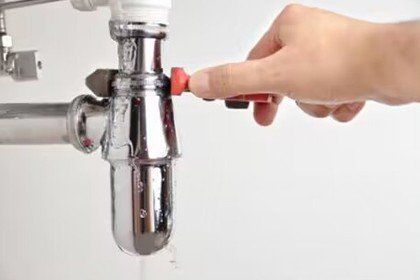 repair-faucet-close