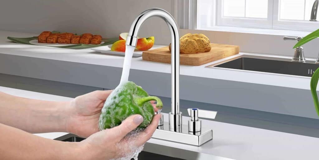 consumer using NOM-012-compliant faucet for drinking water or washing hands